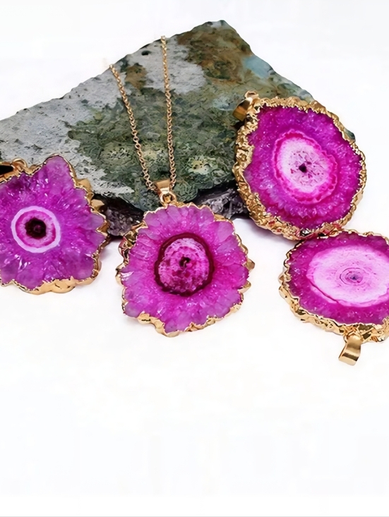 Fashion Jewelry Jewelry - Magenta Agate Pendant In Gold Tone Setting Boho